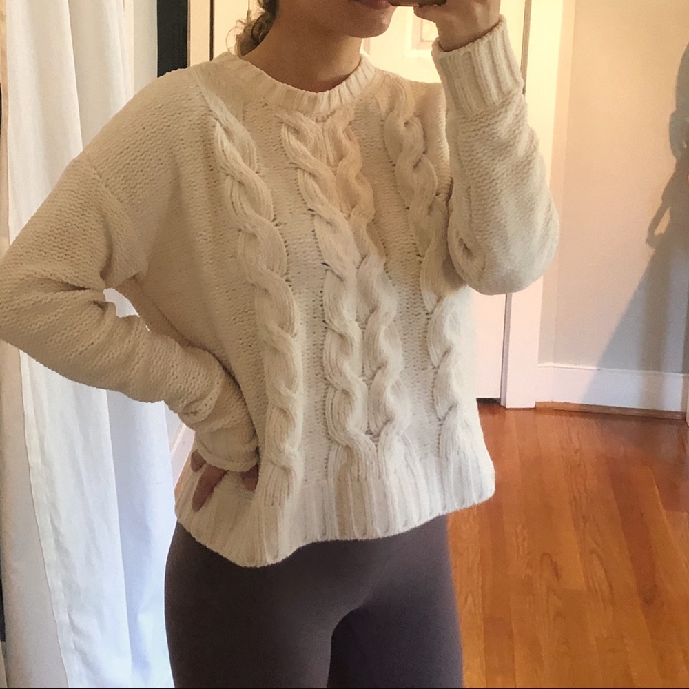 white cable net sweater!